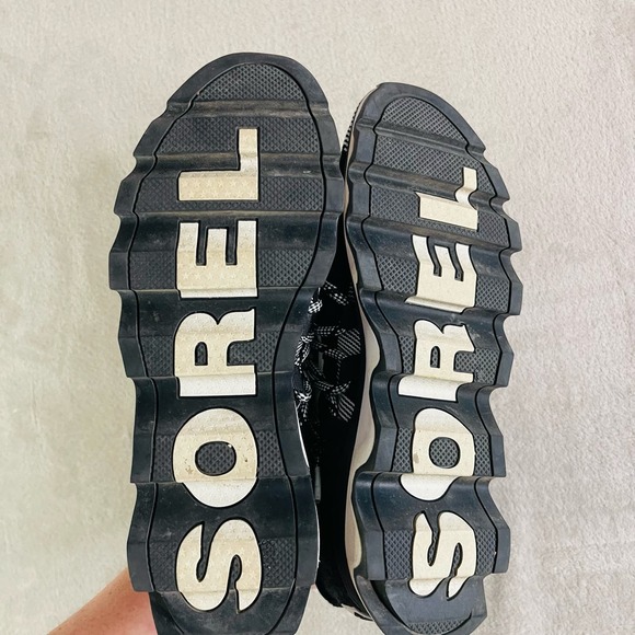 SOREL Kinetc Lace Sneaker Women 8 Black White Trainer Athletic Lace Up Shoes - Picture 10 of 10